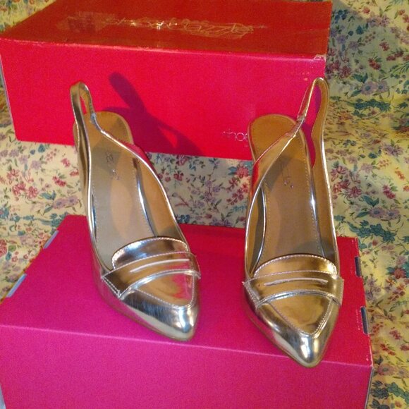 Shoedazzle Shoes - Shoedazzle Shoes pump Slingback Silver metallic Sz 8 *New in box